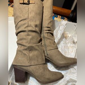 Tan Knee-High Women's Boots